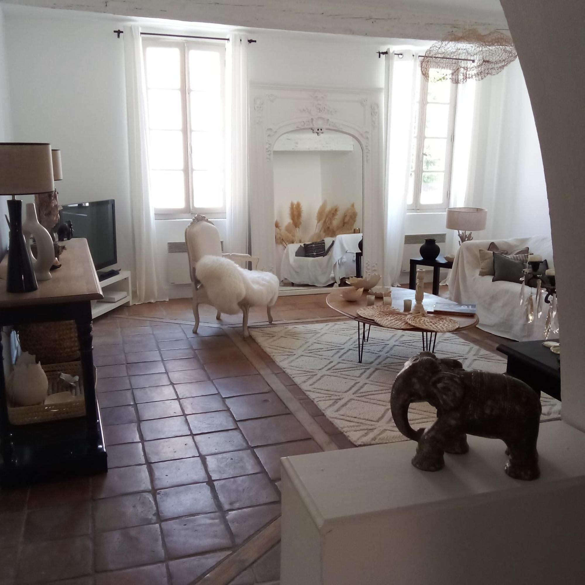 La Maison Perchee Aigues-Mortes Ruang foto